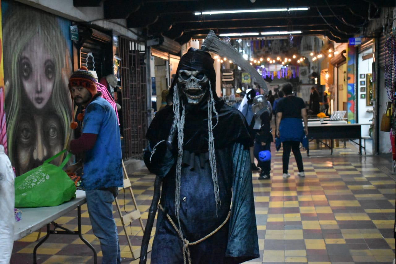 Tijuanenses salieron a las calles para celebrar Halloween