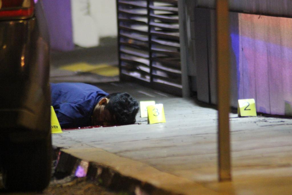 La v&iacute;ctima muri&oacute; por impacto de bala frente a un establecimiento de Pizza Hut