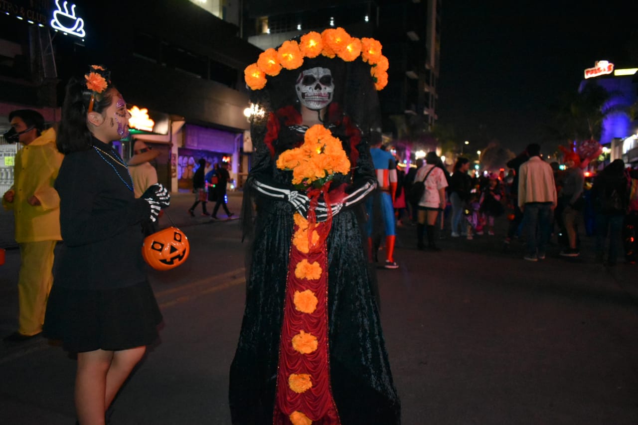 Tijuanenses salieron a las calles para celebrar Halloween