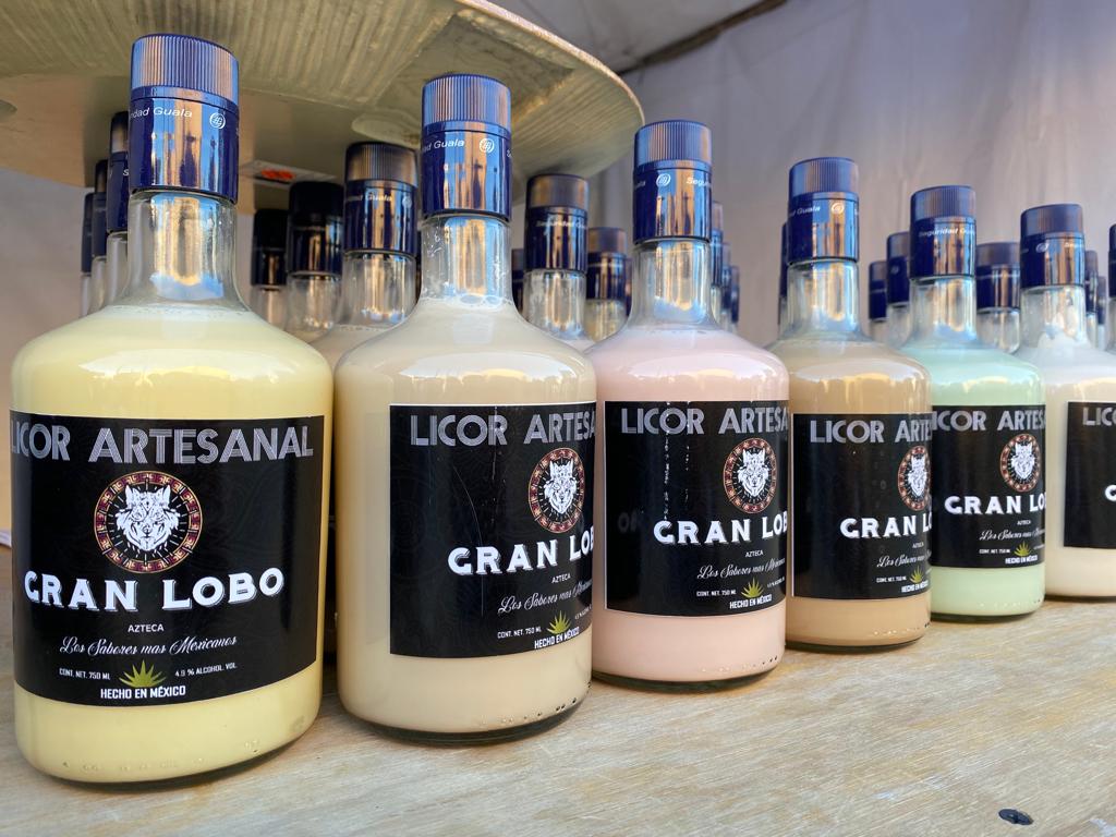 Licor Artesanal, el cual cuenta con una variedad de sabores