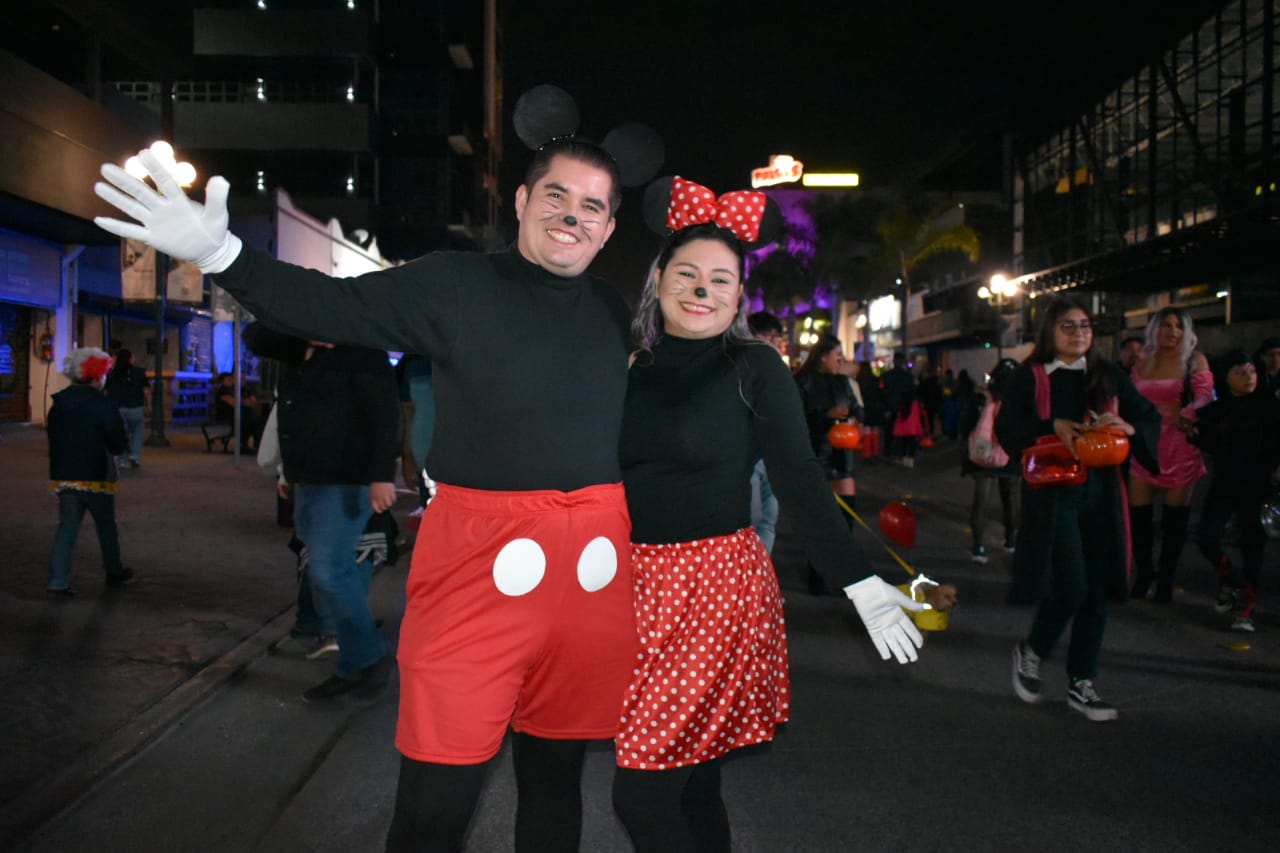 Tijuanenses salieron a las calles para celebrar Halloween