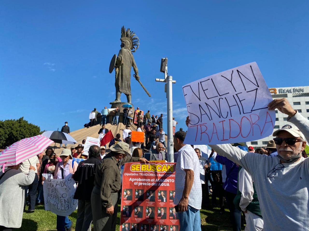 Manifestación por aumento a las tarifas del agua