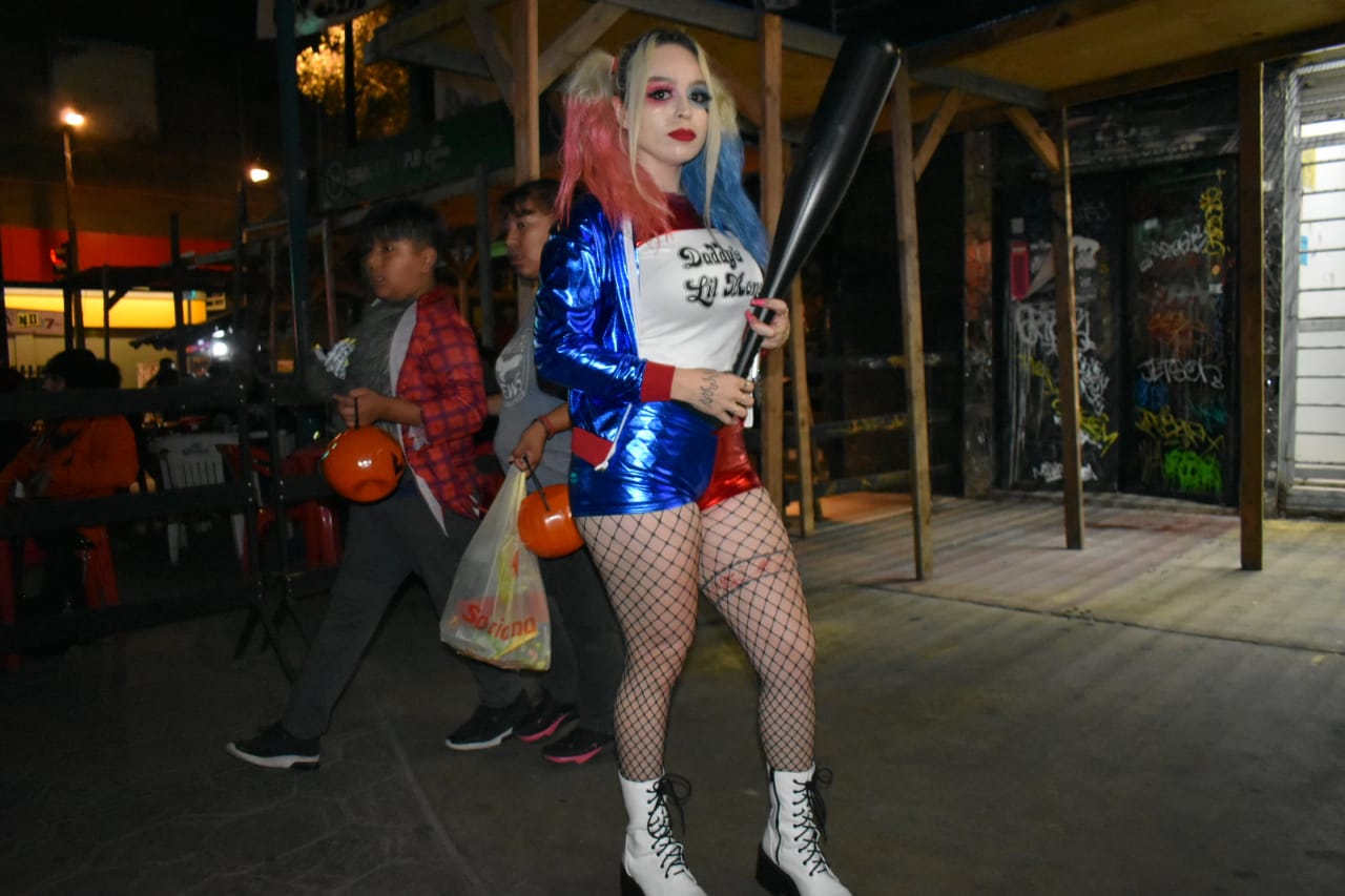 Tijuanenses salieron a las calles para celebrar Halloween