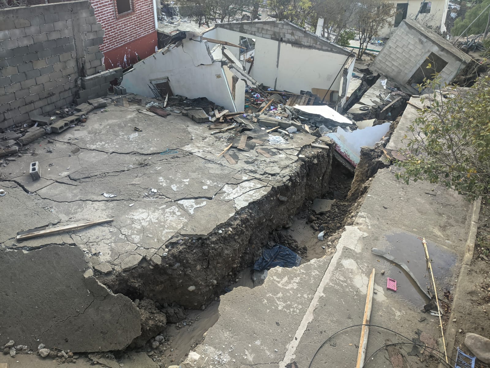 Estructuras completamente da&ntilde;adas