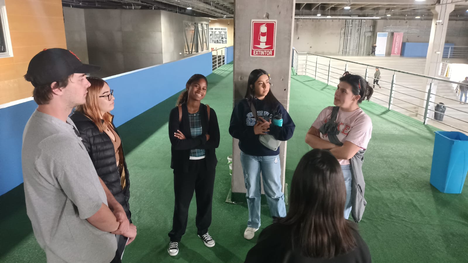 UNID Y USD se juntan para hacer labor comunitario