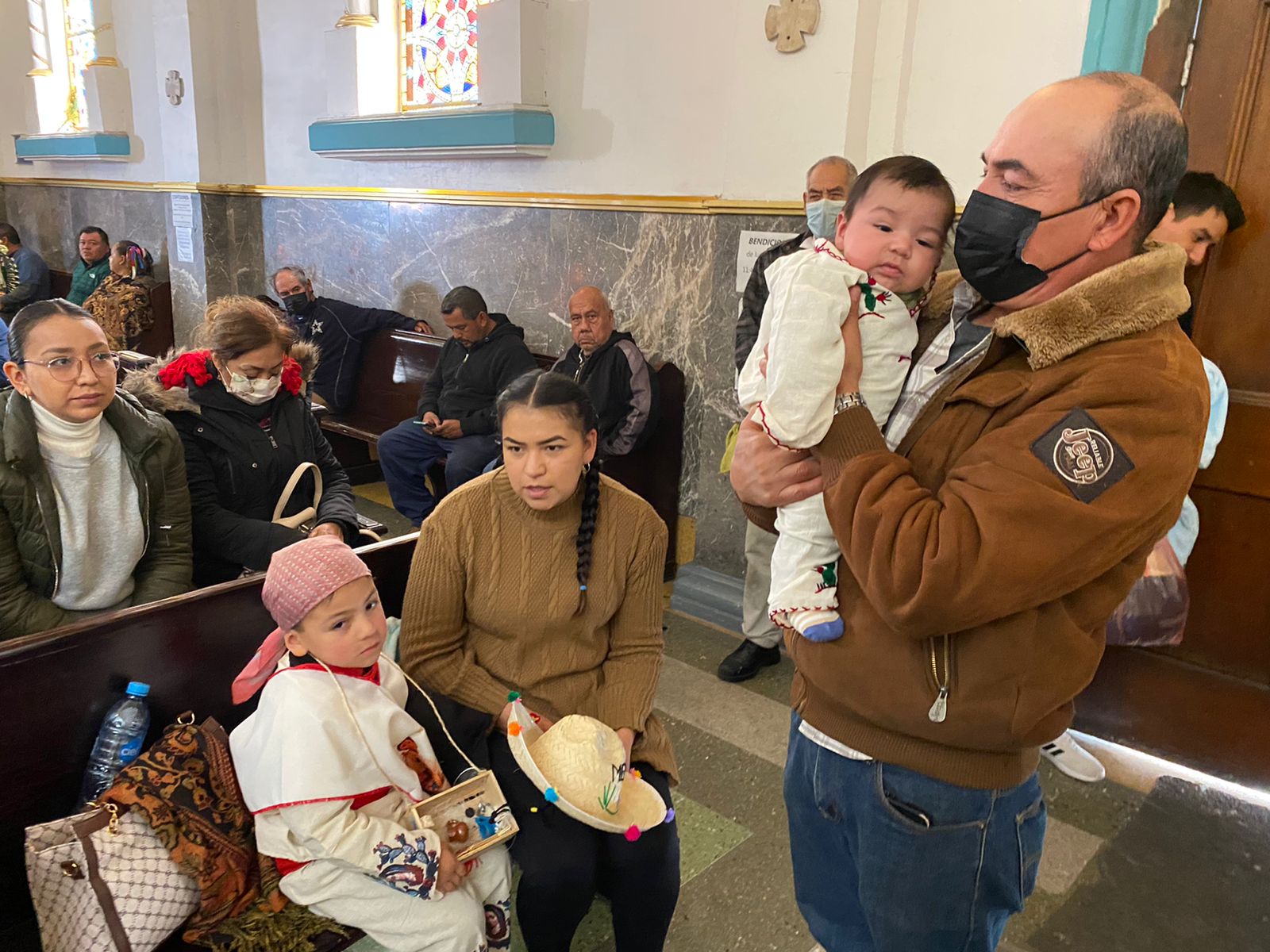 Familias completas visitaron la Catedral de Nuestra Se&ntilde;ora de Guadalupe