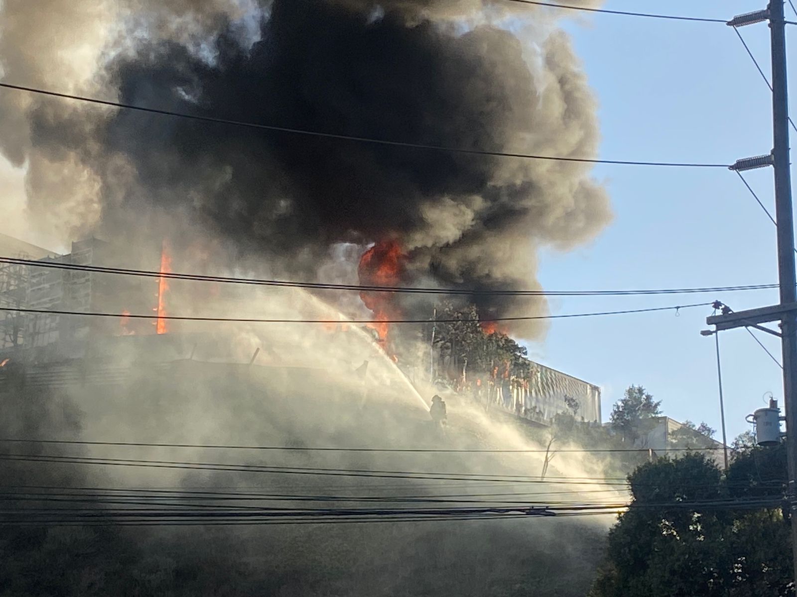 Incendio en Parque Industrial Pac&iacute;fico