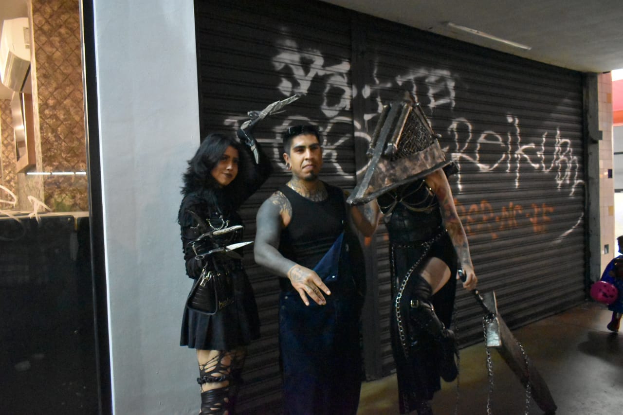 Tijuanenses salieron a las calles para celebrar Halloween