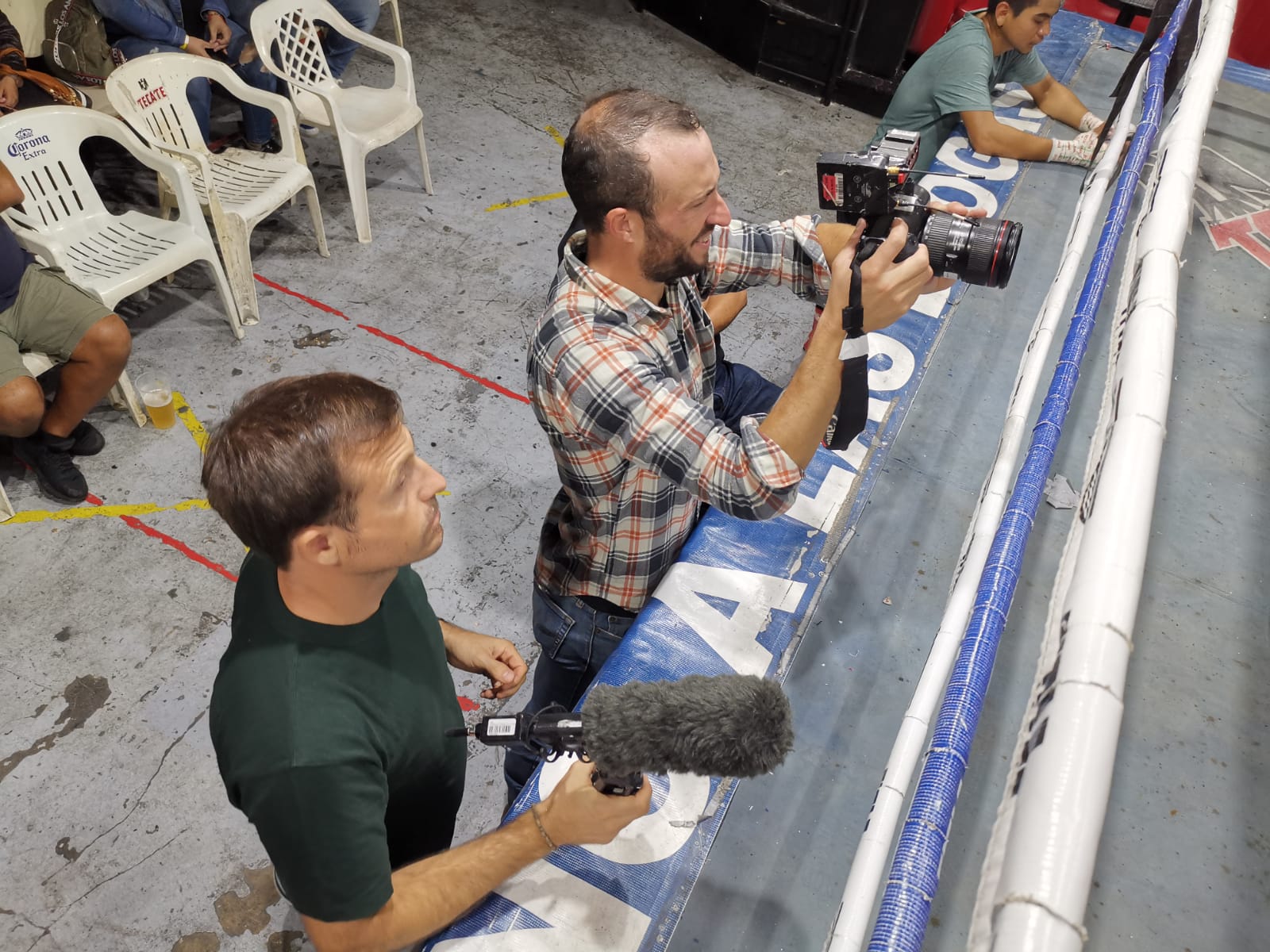 " (...) estamos muy impresionados, en parte, porque la velada se da dentro de un bar, donde hay como 15 peleas&rdquo;, revel&oacute; Gohari