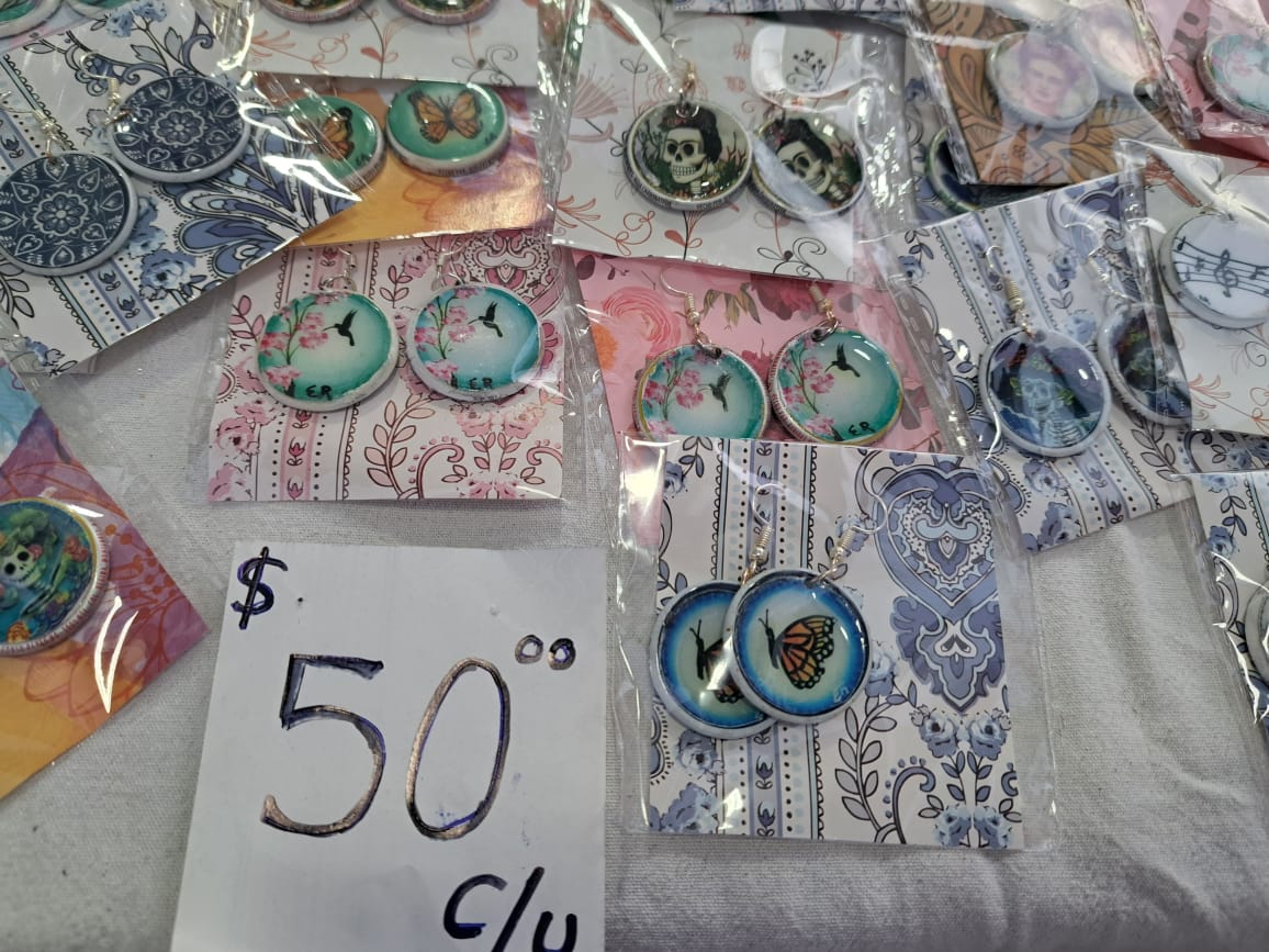 El par de aretes a tan solo $50