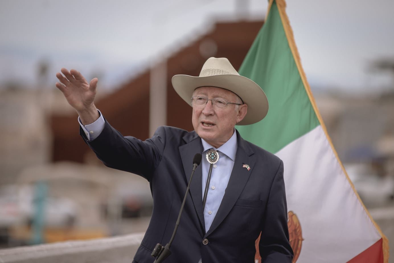 Embajador de los Estados Unidos, Ken Salazar