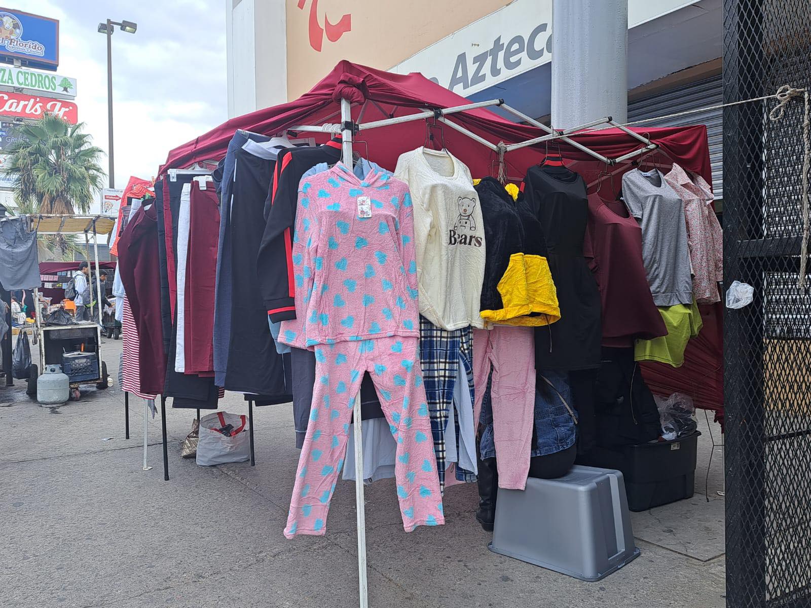 Venta de ropa en calles de 5y10