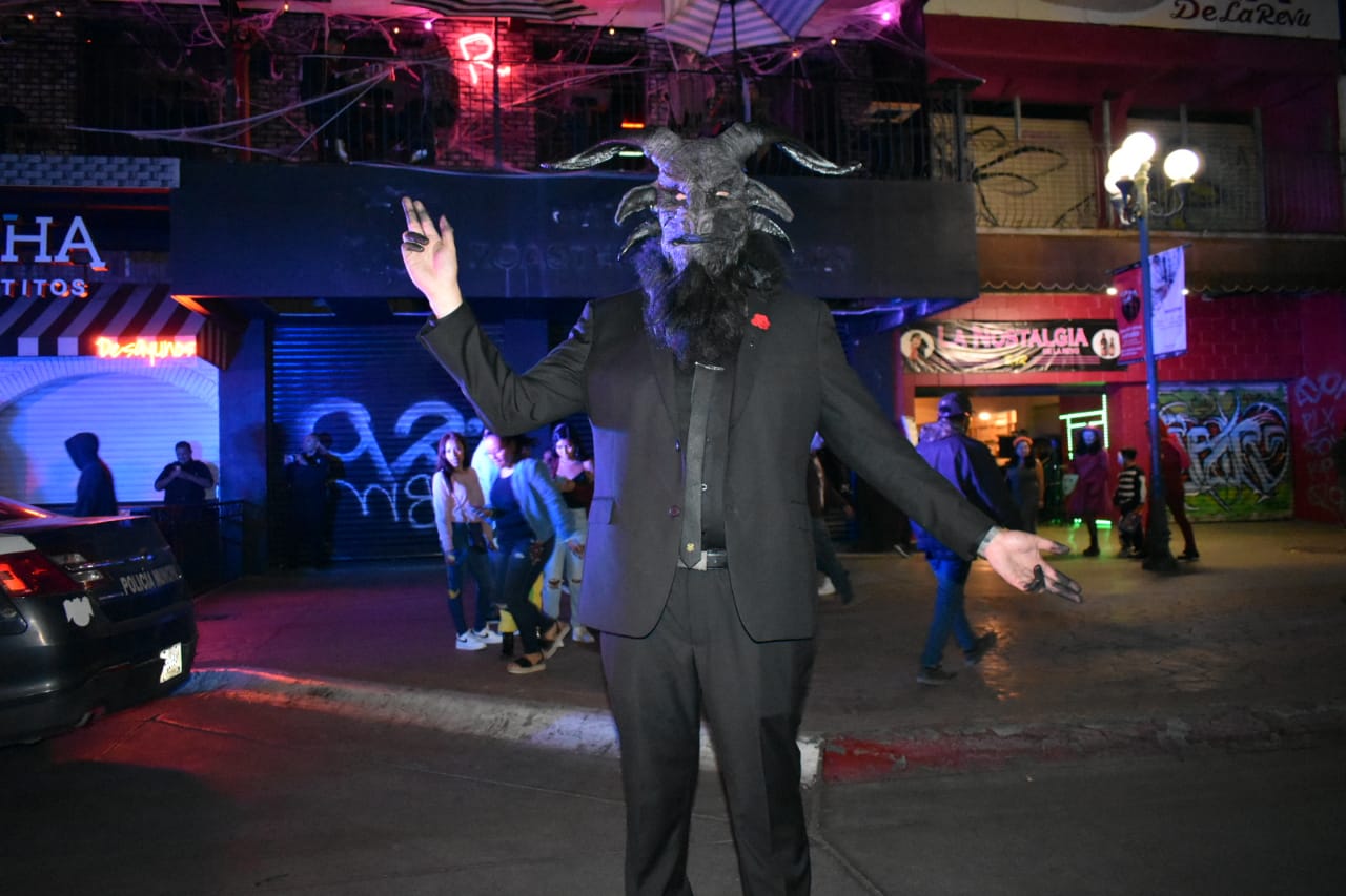 Tijuanenses salieron a las calles para celebrar Halloween
