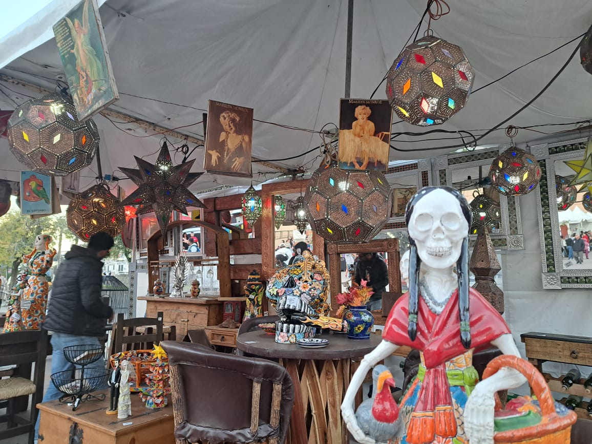 Pinturas, muebles y decoraciones