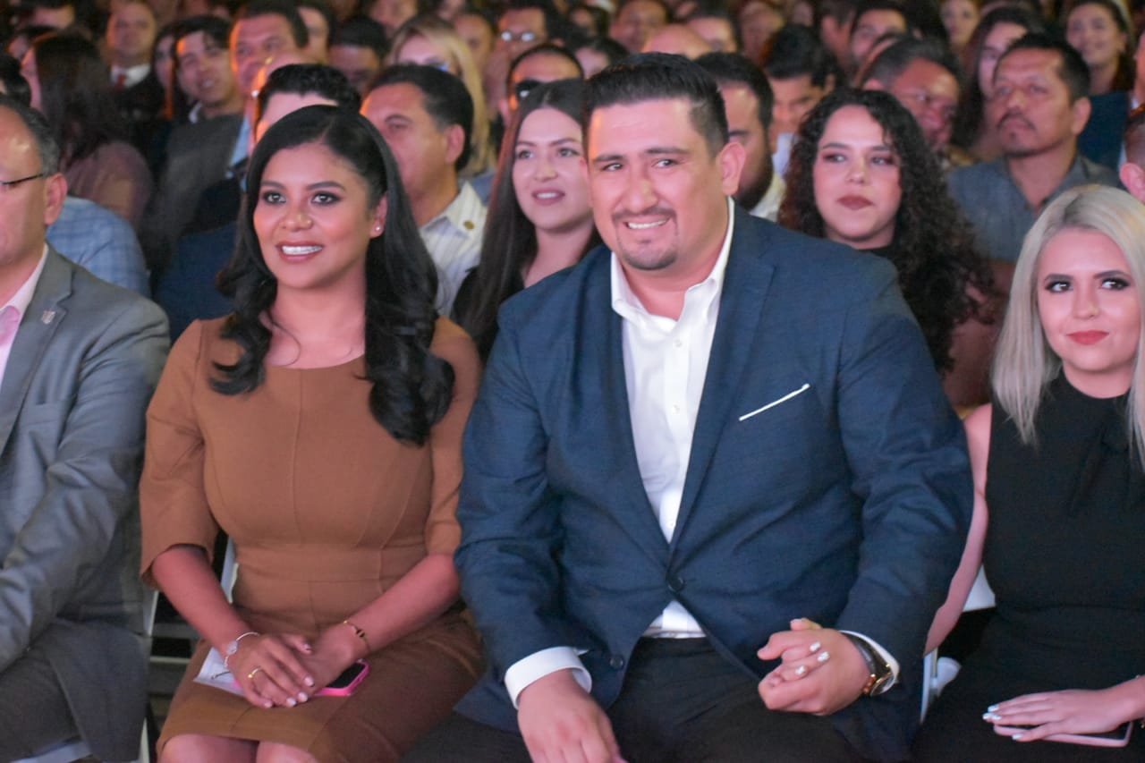 Alcaldesa de Tijuana, Montserrat Caballero junto a Rafael Leyva, S&iacute;ndico Procurador del XXIV Ayuntamiento de Tijuana