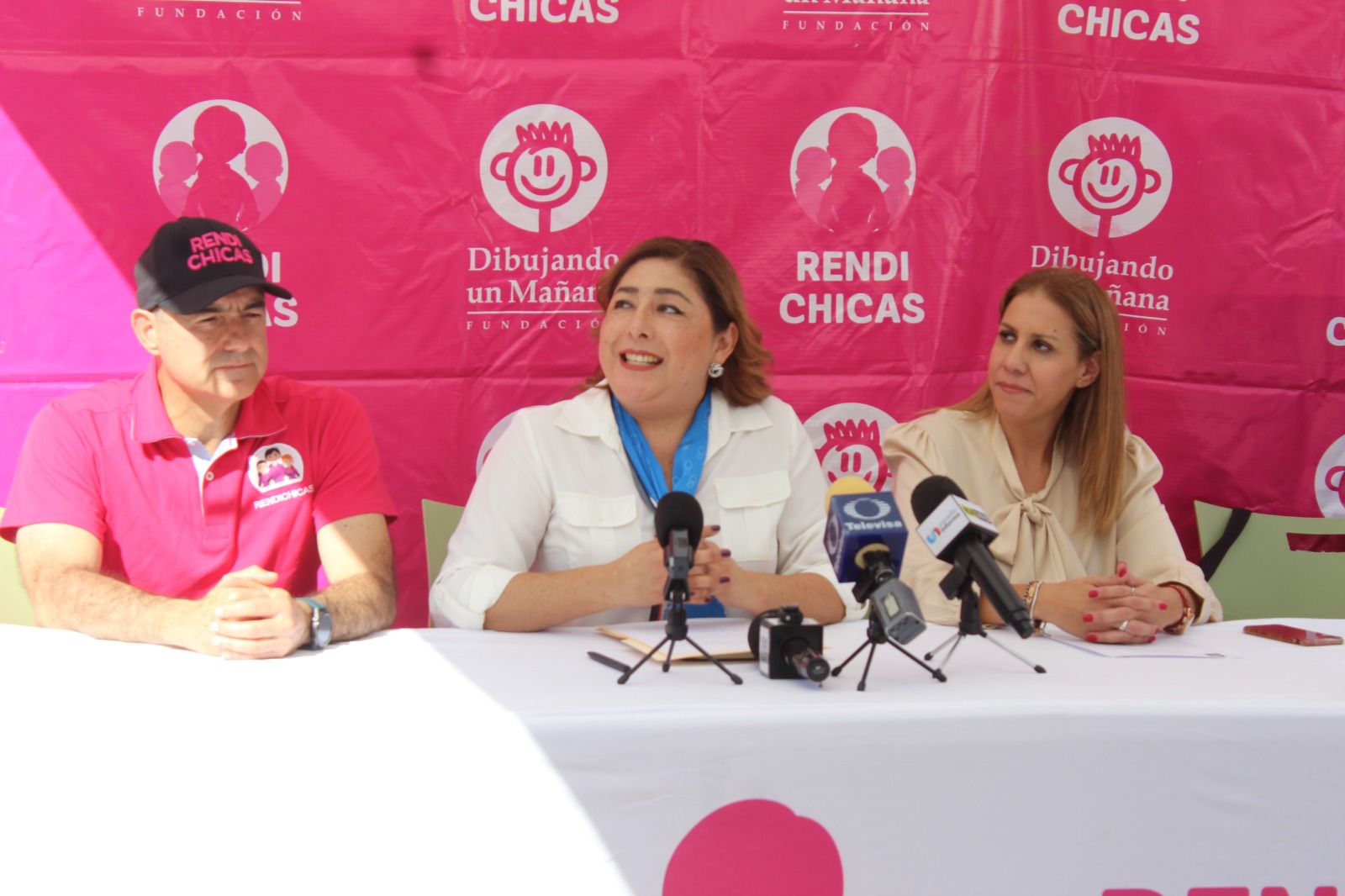 Mauricio Razo, Susana Nieves, Mar&iacute;a Fernanda Ladr&oacute;n Guevara 
